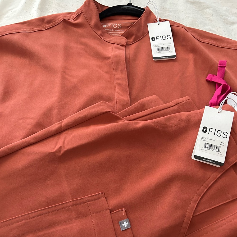 New/unused Figs scrubs. Terracotta, top Rafaela, bottom petite yola skinny.